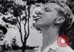 Standbild australischen bull-Peitsche Australien, 1951, aus Sekunde 62 historischem Filmmaterial Videoclip 65675041352