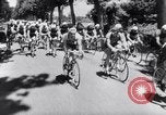Standbild Bicycle Racing Frankreich, 1953, aus Sekunde 11 historischem Filmmaterial Videoclip 65675041358