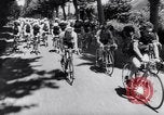 Standbild Bicycle Racing Frankreich, 1953, aus Sekunde 12 historischem Filmmaterial Videoclip 65675041358