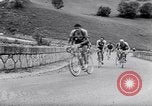 Standbild Bicycle Racing Frankreich, 1953, aus Sekunde 16 historischem Filmmaterial Videoclip 65675041358