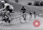 Standbild Bicycle Racing Frankreich, 1953, aus Sekunde 18 historischem Filmmaterial Videoclip 65675041358