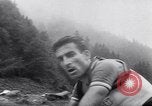 Standbild Bicycle Racing Frankreich, 1953, aus Sekunde 21 historischem Filmmaterial Videoclip 65675041358