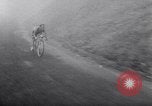 Standbild Bicycle Racing Frankreich, 1953, aus Sekunde 36 historischem Filmmaterial Videoclip 65675041358
