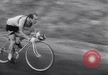 Standbild Bicycle Racing Frankreich, 1953, aus Sekunde 37 historischem Filmmaterial Videoclip 65675041358