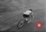 Standbild Bicycle Racing Frankreich, 1953, aus Sekunde 38 historischem Filmmaterial Videoclip 65675041358