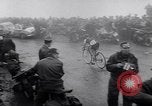 Standbild Bicycle Racing Frankreich, 1953, aus Sekunde 46 historischem Filmmaterial Videoclip 65675041358