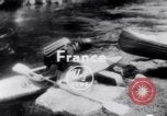 Immagine di Gara in kayak Fiume Vezere Francia, 1953, secondo 1 filmato di repertorio 65675041360