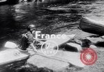 Immagine di Gara in kayak Fiume Vezere Francia, 1953, secondo 4 filmato di repertorio 65675041360