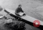 Immagine di Gara in kayak Fiume Vezere Francia, 1953, secondo 5 filmato di repertorio 65675041360