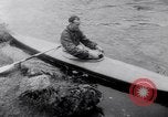 Immagine di Gara in kayak Fiume Vezere Francia, 1953, secondo 6 filmato di repertorio 65675041360