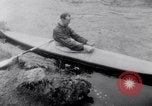 Immagine di Gara in kayak Fiume Vezere Francia, 1953, secondo 7 filmato di repertorio 65675041360