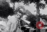 Immagine di Gara in kayak Fiume Vezere Francia, 1953, secondo 9 filmato di repertorio 65675041360