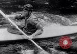Immagine di Gara in kayak Fiume Vezere Francia, 1953, secondo 10 filmato di repertorio 65675041360