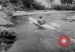 Immagine di Gara in kayak Fiume Vezere Francia, 1953, secondo 13 filmato di repertorio 65675041360
