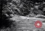 Immagine di Gara in kayak Fiume Vezere Francia, 1953, secondo 17 filmato di repertorio 65675041360