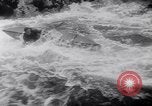 Immagine di Gara in kayak Fiume Vezere Francia, 1953, secondo 20 filmato di repertorio 65675041360
