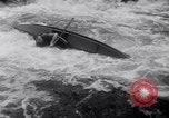 Immagine di Gara in kayak Fiume Vezere Francia, 1953, secondo 21 filmato di repertorio 65675041360
