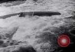 Immagine di Gara in kayak Fiume Vezere Francia, 1953, secondo 25 filmato di repertorio 65675041360