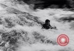 Immagine di Gara in kayak Fiume Vezere Francia, 1953, secondo 27 filmato di repertorio 65675041360