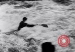 Immagine di Gara in kayak Fiume Vezere Francia, 1953, secondo 30 filmato di repertorio 65675041360