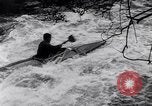 Immagine di Gara in kayak Fiume Vezere Francia, 1953, secondo 31 filmato di repertorio 65675041360