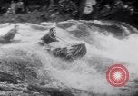 Immagine di Gara in kayak Fiume Vezere Francia, 1953, secondo 38 filmato di repertorio 65675041360