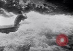 Immagine di Gara in kayak Fiume Vezere Francia, 1953, secondo 39 filmato di repertorio 65675041360