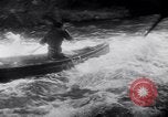 Immagine di Gara in kayak Fiume Vezere Francia, 1953, secondo 40 filmato di repertorio 65675041360