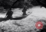 Immagine di Gara in kayak Fiume Vezere Francia, 1953, secondo 41 filmato di repertorio 65675041360