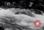 Immagine di Gara in kayak Fiume Vezere Francia, 1953, secondo 42 filmato di repertorio 65675041360