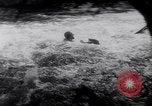 Immagine di Gara in kayak Fiume Vezere Francia, 1953, secondo 45 filmato di repertorio 65675041360