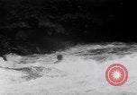Immagine di Gara in kayak Fiume Vezere Francia, 1953, secondo 51 filmato di repertorio 65675041360