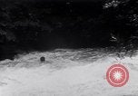 Immagine di Gara in kayak Fiume Vezere Francia, 1953, secondo 52 filmato di repertorio 65675041360