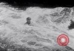 Immagine di Gara in kayak Fiume Vezere Francia, 1953, secondo 55 filmato di repertorio 65675041360