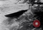 Immagine di Gara in kayak Fiume Vezere Francia, 1953, secondo 61 filmato di repertorio 65675041360