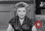 Immagine di Barbara Stanwyck United States USA, 1953, secondo 50 filmato di repertorio 65675041361