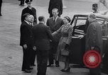Immagine di Queen Elizabeth Londra Inghilterra Regno Unito, 1955, secondo 13 filmato di repertorio 65675041366