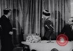 Immagine di Queen Elizabeth Londra Inghilterra Regno Unito, 1955, secondo 29 filmato di repertorio 65675041366