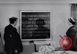 Immagine di Queen Elizabeth Londra Inghilterra Regno Unito, 1955, secondo 33 filmato di repertorio 65675041366