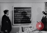 Immagine di Queen Elizabeth Londra Inghilterra Regno Unito, 1955, secondo 34 filmato di repertorio 65675041366