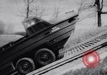 Standbild Amphibienfahrzeug California United States USA, 1956, aus Sekunde 17 historischem Filmmaterial Videoclip 65675041375