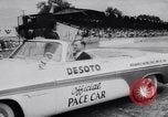 Standbild Racing event Indianapolis Indiana USA, 1956, aus Sekunde 10 historischem Filmmaterial Videoclip 65675041376