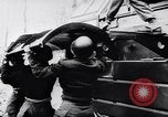 Immagine di Carrello anfibio Francia, 1956, secondo 17 filmato di repertorio 65675041378