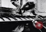 Immagine di Carrello anfibio Francia, 1956, secondo 21 filmato di repertorio 65675041378
