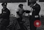 Standbild trainierten Schimpansen Fredericksburg Virginia USA, 1929, aus Sekunde 36 historischem Filmmaterial Videoclip 65675041385
