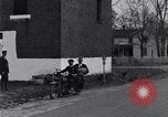 Standbild trainierten Schimpansen Fredericksburg Virginia USA, 1929, aus Sekunde 45 historischem Filmmaterial Videoclip 65675041385