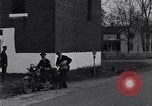 Standbild trainierten Schimpansen Fredericksburg Virginia USA, 1929, aus Sekunde 48 historischem Filmmaterial Videoclip 65675041385