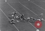 Standbild Fußballspiel New Haven Connecticut USA, 1929, aus Sekunde 29 historischem Filmmaterial Videoclip 65675041390