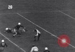 Standbild Fußballspiel New Haven Connecticut USA, 1929, aus Sekunde 40 historischem Filmmaterial Videoclip 65675041390
