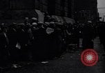 Standbild Arbeitslose Kriegsveteranen Detroit Michigan USA, 1933, aus Sekunde 19 historischem Filmmaterial Videoclip 65675041405